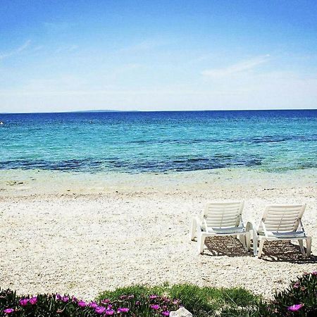 Mobile Home Mediteran Superior By The Pool In Caravan Park Strasko, ノヴァリャ エクステリア 写真