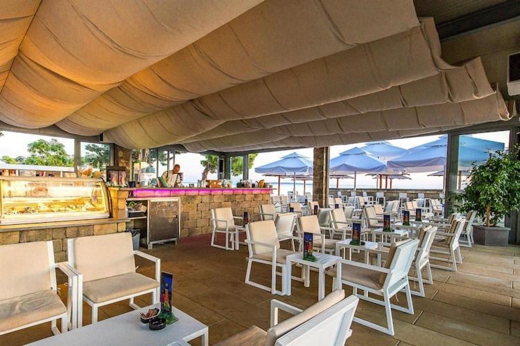 Mobile Home Mediteran Superior By The Pool In Caravan Park Strasko, ノヴァリャ エクステリア 写真
