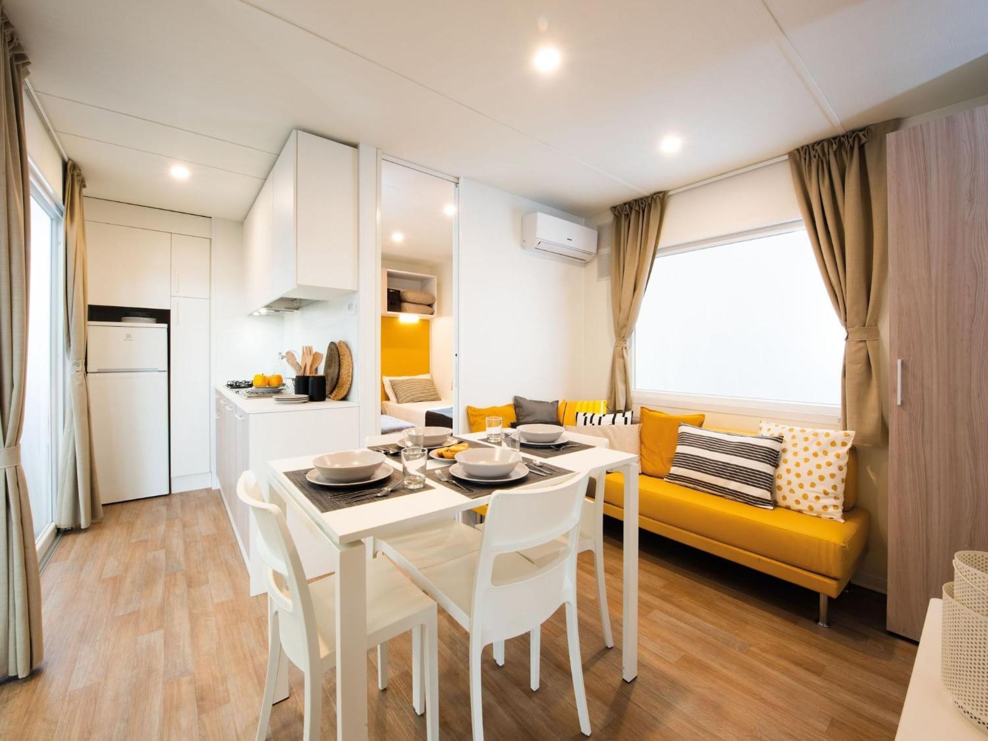 Mobile Home Mediteran Superior By The Pool In Caravan Park Strasko, ノヴァリャ エクステリア 写真