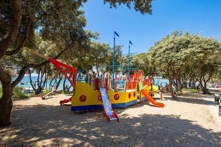 Mobile Home Mediteran Superior By The Pool In Caravan Park Strasko, ノヴァリャ エクステリア 写真