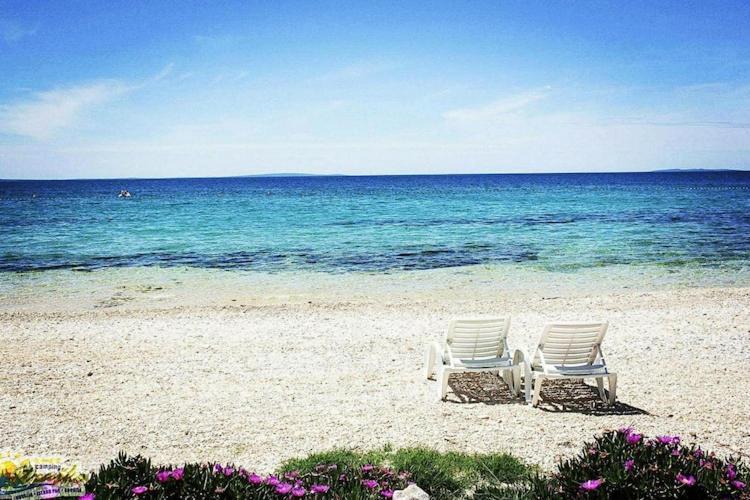 Mobile Home Mediteran Superior By The Pool In Caravan Park Strasko, ノヴァリャ エクステリア 写真