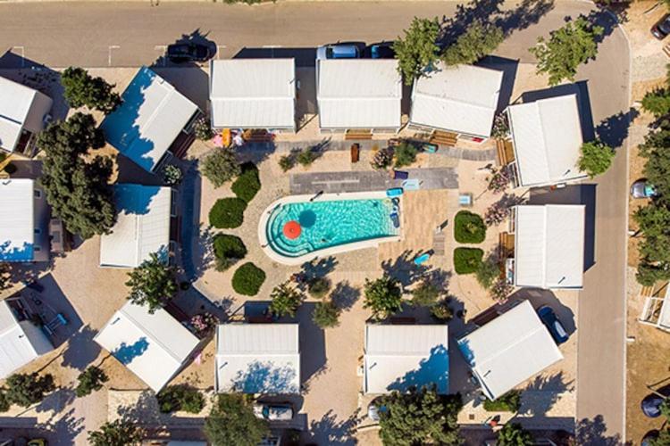 Mobile Home Mediteran Superior By The Pool In Caravan Park Strasko, ノヴァリャ エクステリア 写真
