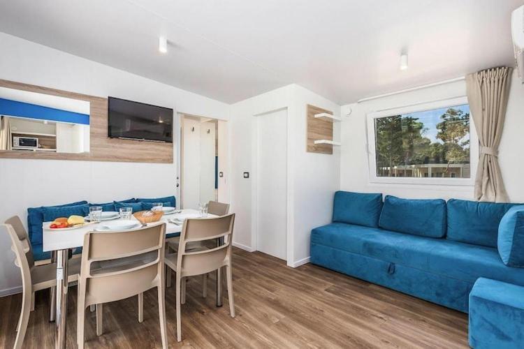 Mobile Home Mediteran Superior By The Pool In Caravan Park Strasko, ノヴァリャ エクステリア 写真