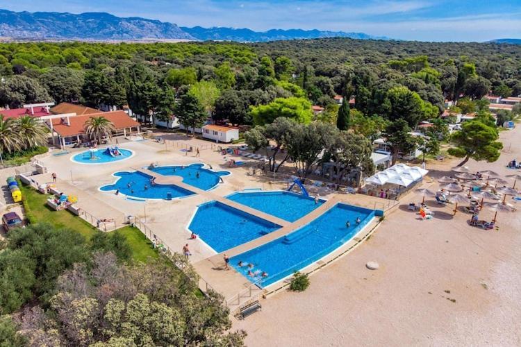 Mobile Home Mediteran Superior By The Pool In Caravan Park Strasko, ノヴァリャ エクステリア 写真