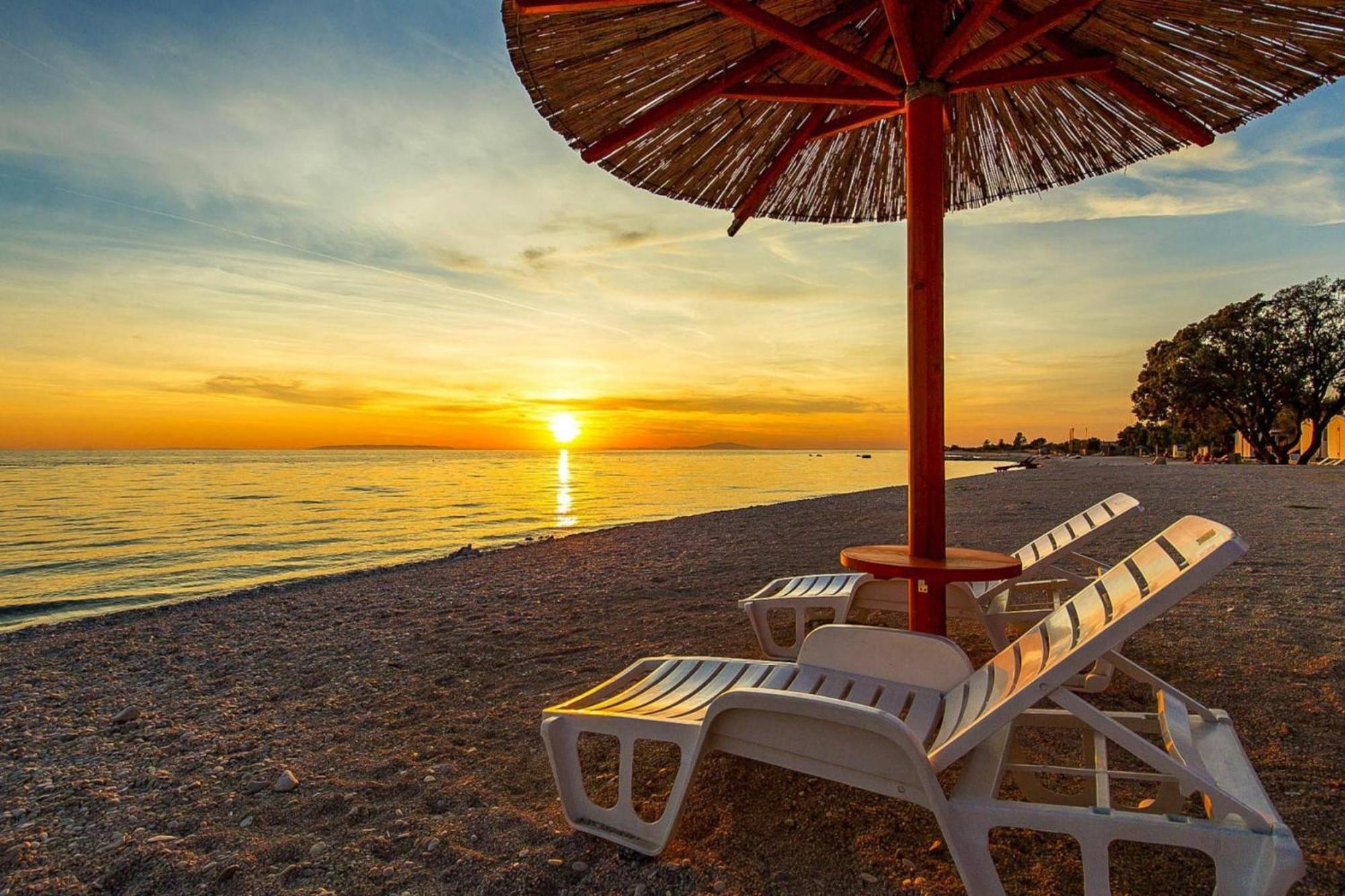Mobile Home Mediteran Superior By The Pool In Caravan Park Strasko, ノヴァリャ エクステリア 写真