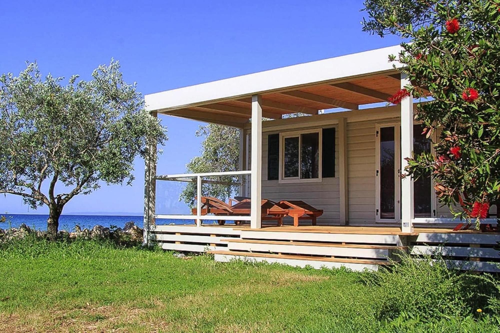 Mobile Home Mediteran Superior By The Pool In Caravan Park Strasko, ノヴァリャ エクステリア 写真